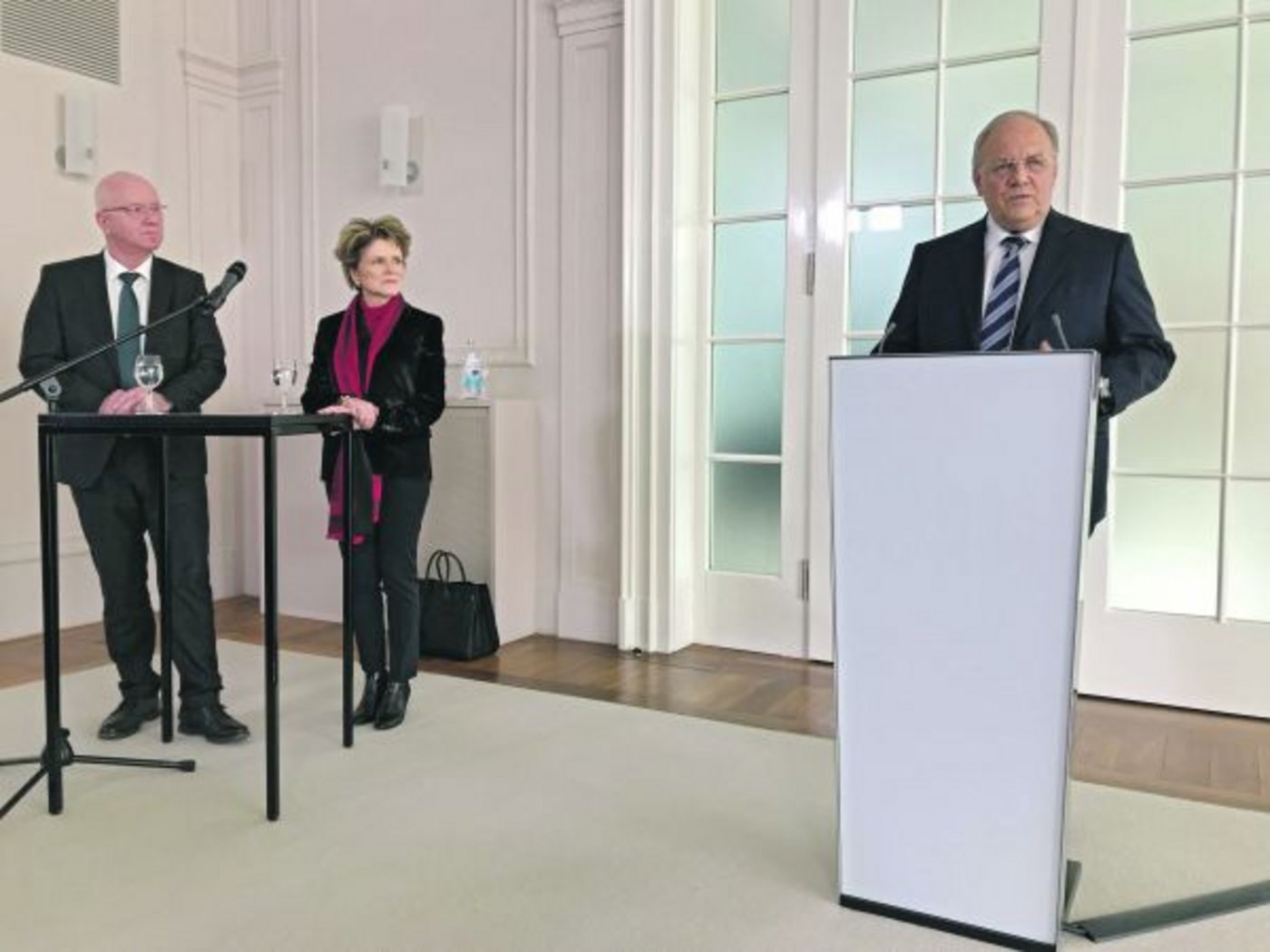 Stabilität trotz Abgängen: Obwohl Bundesrat Schneider-Ammann und BLW-Direktor Lehmann aufhören, dürfte sich am Kurs der Agrarpolitik wenig ändern. Wobei Seco-Direktorin Marie-Gabrielle Ineichen-Fleisch auch noch ein Wort mitzureden hat. (Bild akr)