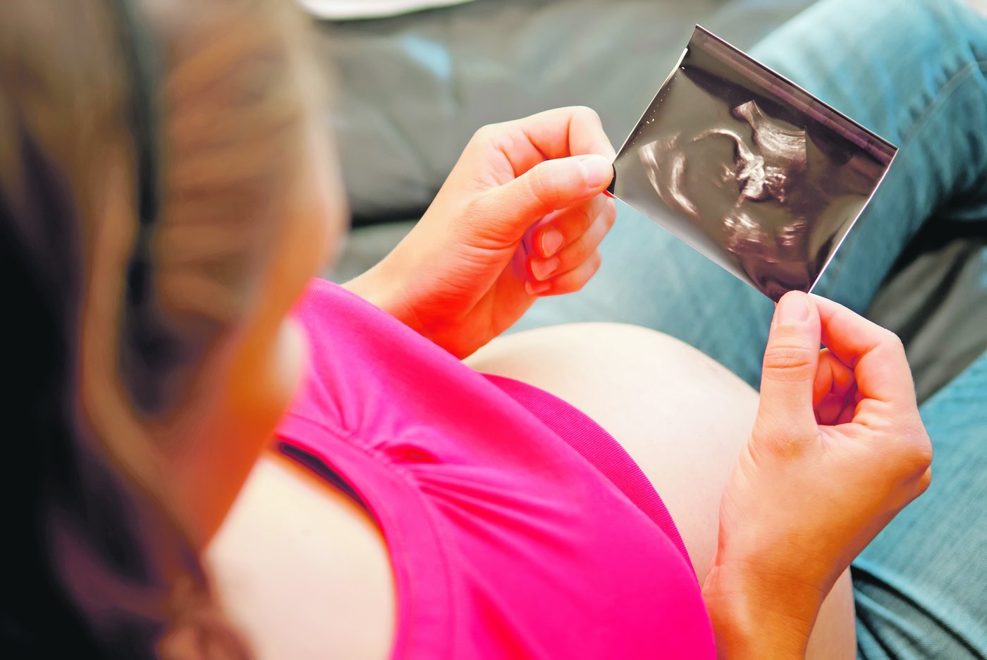 Wird die Police in jungen Jahren abgeschlossen, ergeben sich lange Bindungszeiten. Dies wird problematisch, wenn sich die Lebensumstände verändern. (Bild Adobe Stock)