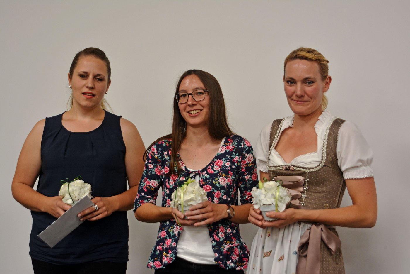 Die Bäuerinnen mit den Bestnoten (v. l. n. r.): Sonja Hofmann, Schlossrued ( 5,61);  Röthlisberger Anna, Vordemwald ( 5,49) und Frei Mjriam, Rütihof (5,51).