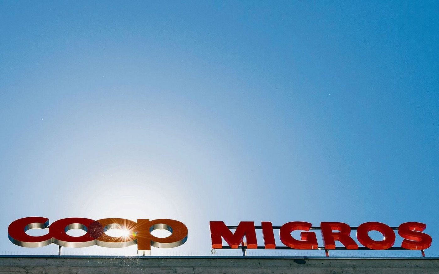 In luftiger Höhe: Die Margen von Coop und Migros sind, wie man schon lange befürchtet, äusserst stattlich und grösser als diejenigen der inländischen Konkurrenz. 
