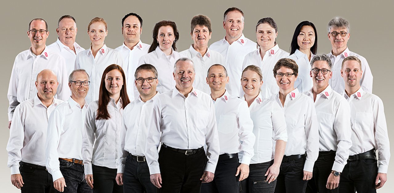 René Schwager (vierter von links in der unteren Reihe) übernimmt neu den Posten des Geschäftsführers von Eugen Luz (rechts daneben). (Bild zVg)