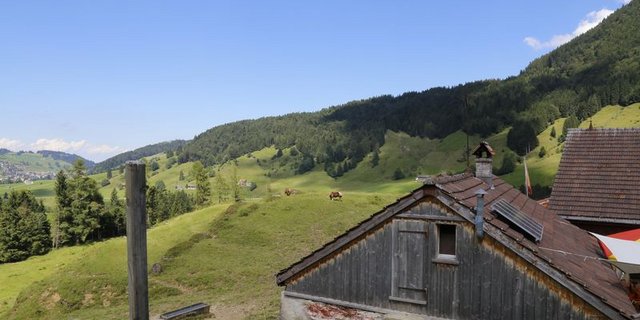 Vor allem in den Bergkantonen stehen viele Maiensässe und Ställe leer. Ein revidiertes Raumplanungsgesetzt könnte dort wieder mehr Spielraum schaffen. (Bild lid) 