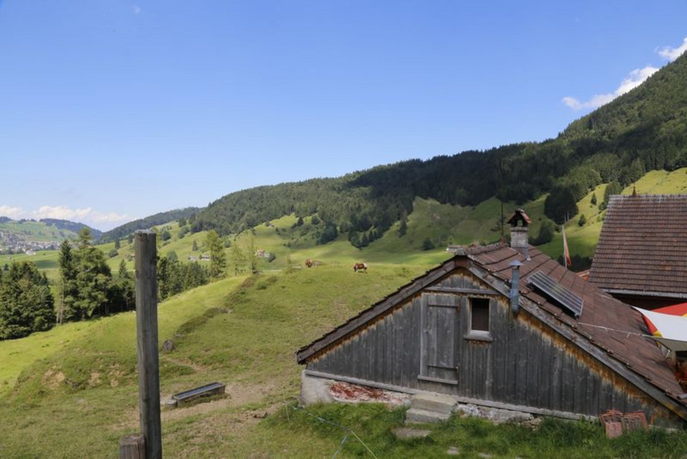 Vor allem in den Bergkantonen stehen viele Maiensässe und Ställe leer. Ein revidiertes Raumplanungsgesetzt könnte dort wieder mehr Spielraum schaffen. (Bild lid) 