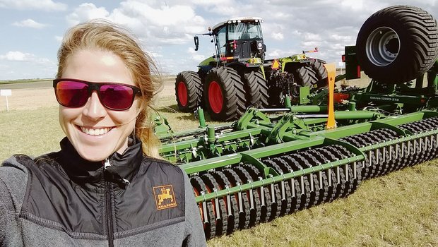 Kathrin Schmidt will mehr Frauen für die Agrartechnikbranche gewinnen. Sie ist eines der fünf Gründungsmitglieder von AgTechWomen, einem Netzwerk für Frauen und Landtechnik. (Bild zVg)