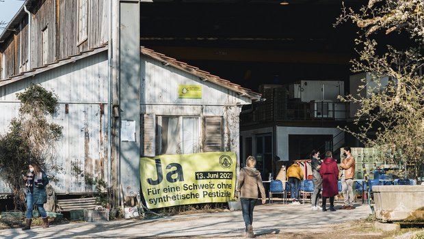 Die Pressekonferenz «Ein landwirtschaftliches Ja für die Pestizid-Initiative» fand auf dem Biohof Heimenhaus im bernischen Kirchlindach statt. (Bilder Zvg) 