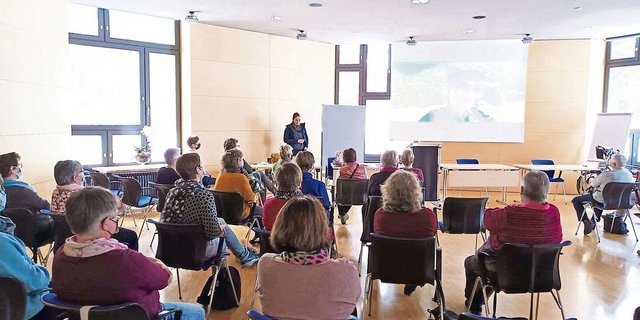 «Zu Fuss durch den Himalaja»: Referentin Maria-Theresia Zwyssig nahm die Bäuerinnen mit auf die Reise.