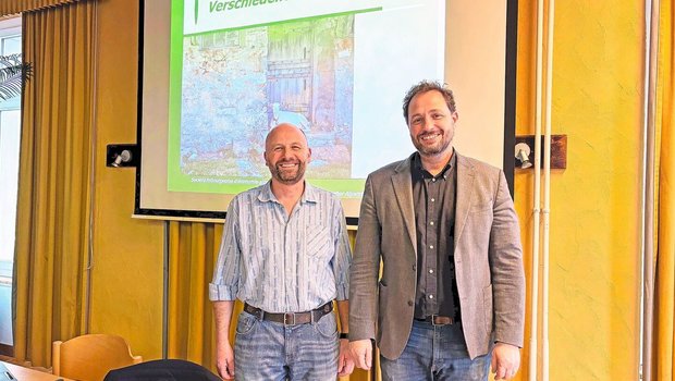 Elmar Zbinden (l.), Elmar Zbinden (l.), Vizepräsident des Freiburgischen Alpwirtschaftlichen Vereins (FAV), und Frédéric Ménétrey, Sekretär des FAV, am jährlichen Winterkurs.
