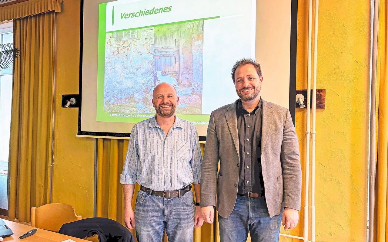Elmar Zbinden (l.), Vizepräsident des Freiburgischen Alpwirtschaftlichen Vereins (FAV), und Frédéric Ménétrey, Sekretär des FAV, am jährlichen Winterkurs.