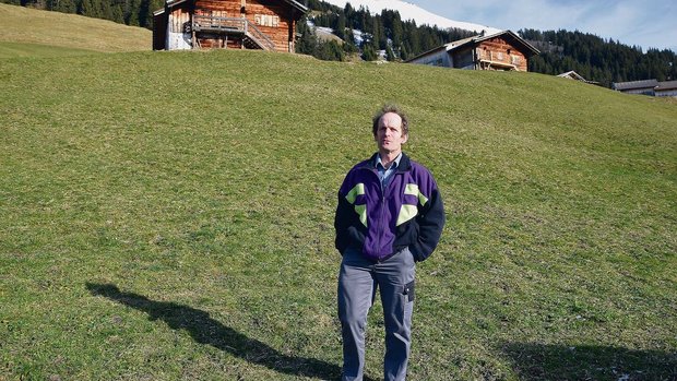 Jörg Trachsel aus Lauenen ist Bergbauer und ist selber von den Massnahmen des Bundesamts für Landwirtschaft (BLW) betroffen. Seit 15 Jahren führt er Gespräche mit dem BLW. 