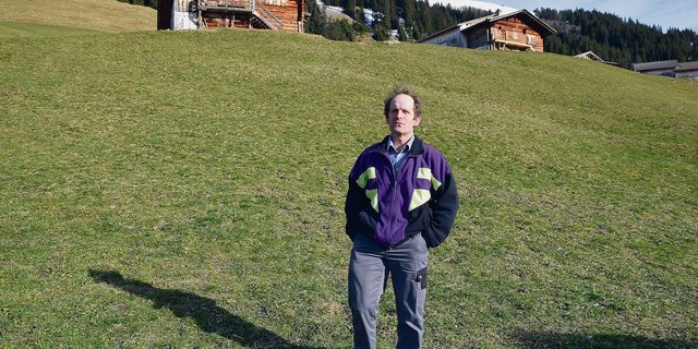 Jörg Trachsel aus Lauenen ist Bergbauer und ist selber von den Massnahmen des Bundesamts für Landwirtschaft (BLW) betroffen. Seit 15 Jahren führt er Gespräche mit dem BLW. 