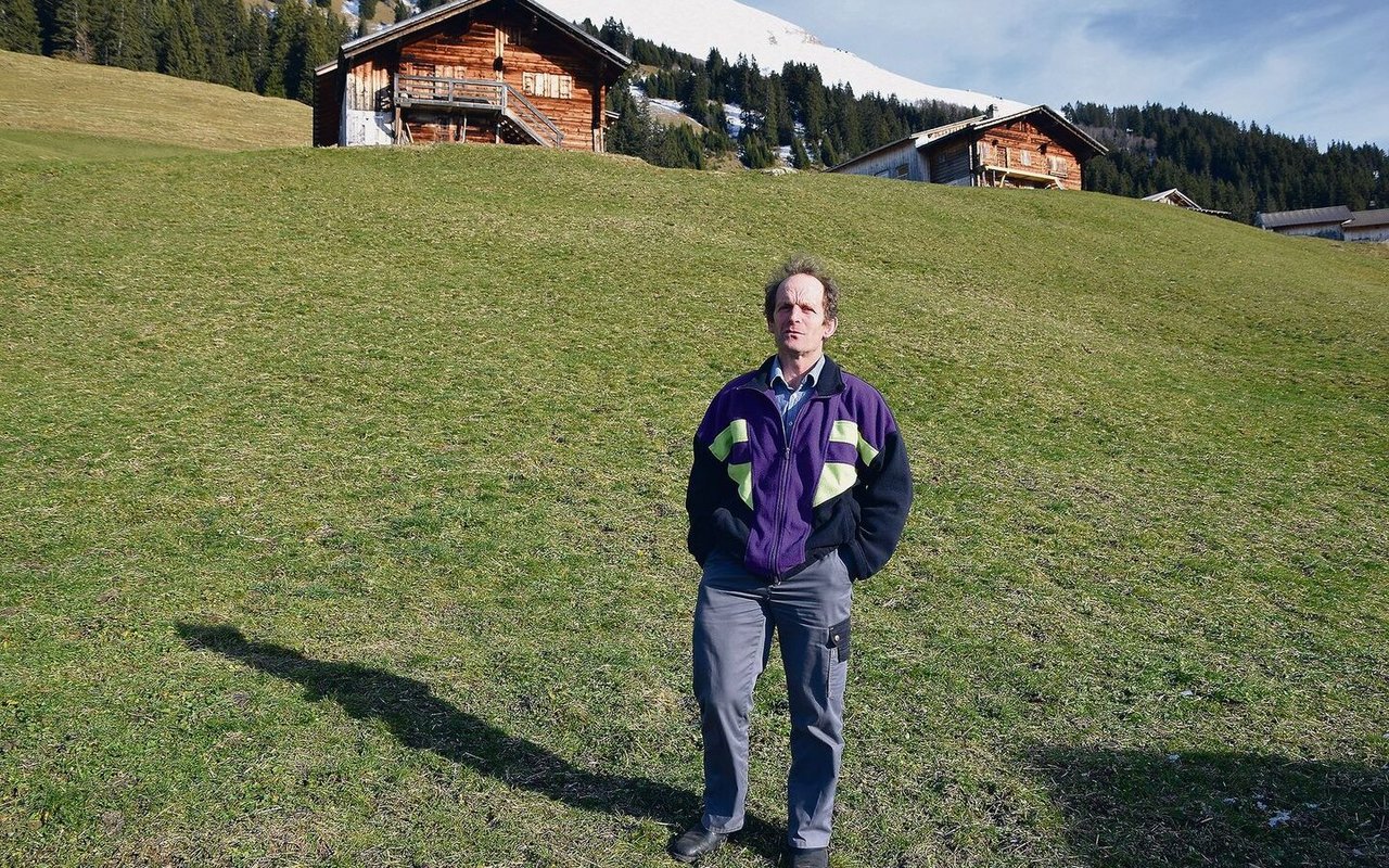 Jörg Trachsel aus Lauenen ist Bergbauer und ist selber von den Massnahmen des Bundesamts für Landwirtschaft (BLW) betroffen. Seit 15 Jahren führt er Gespräche mit dem BLW. 