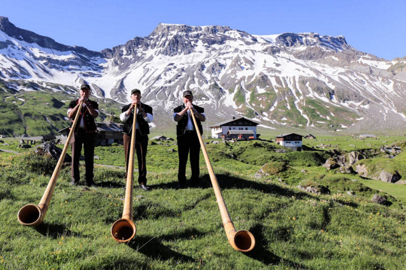 Die «Zügelte» ist längst ein grosses Spektakel, an dem Schaulustige und Alphornbläser nicht fehlen dürfen.