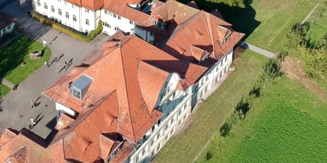 Hauptgebäude der Bio Schwand AG in Münsingen BE. (Bild: LANAT)