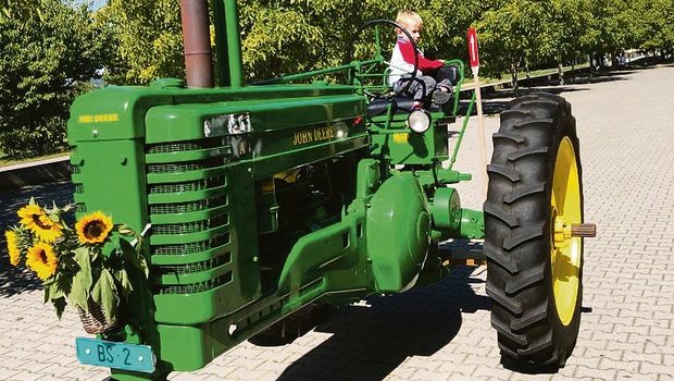 Der John Deere von 1949 stammt aus den USA, wo er vermutlich als Hacktraktor auf einer Plantage eingesetzt wurde. (Bild Markus Fischer)