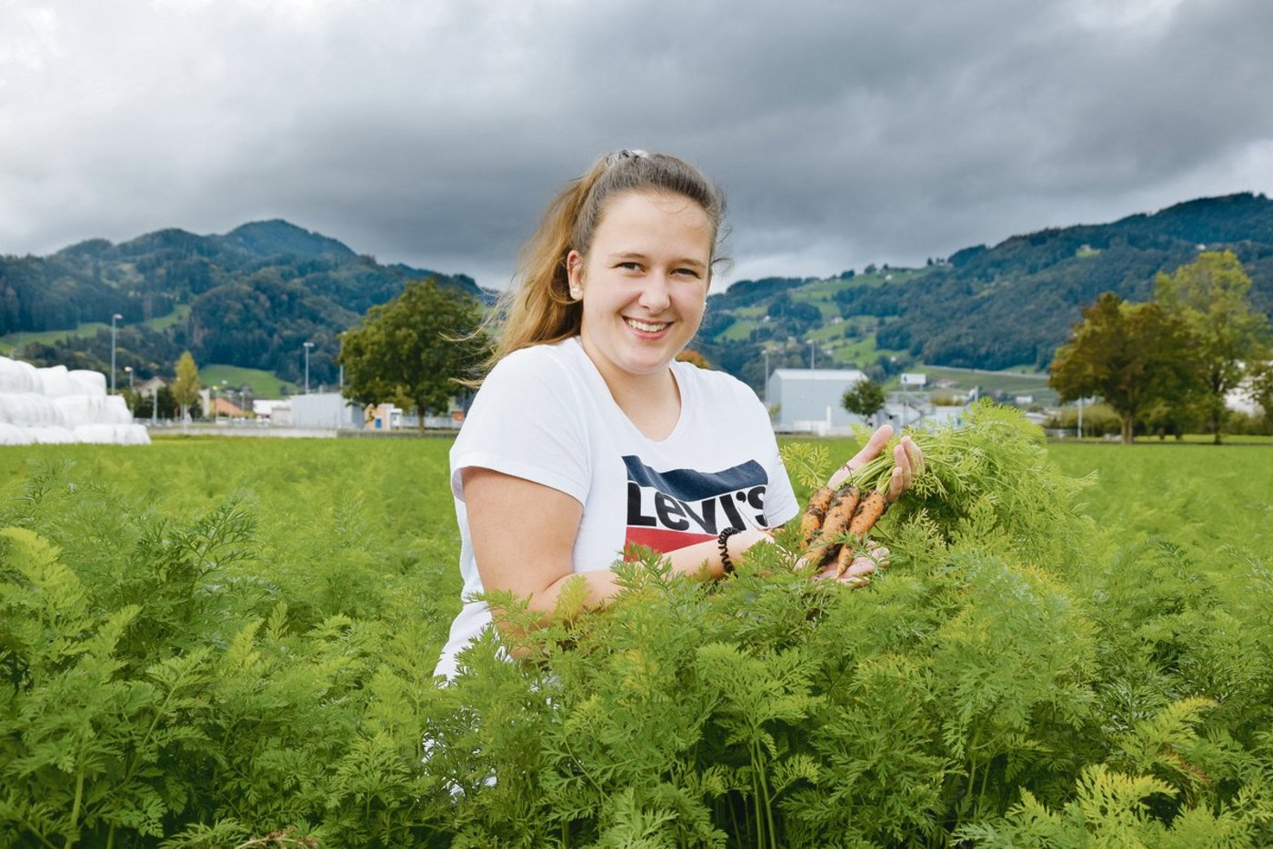 Nadja Thurnherr baut das Gemüse lieber an, als es zu verarbeiten: «Ich koche nicht besonders gerne.» Draussen zu sein bei Wind und Wetter war für die junge Gemüsegärtnerin hingegen nie ein Problem. (Bild jw)
