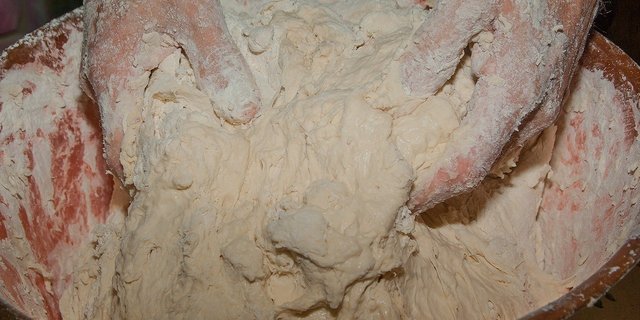 Geknetet hat er, ein ordentliches Brot gab es trotzdem nicht. (Symbolbild Pixabay)