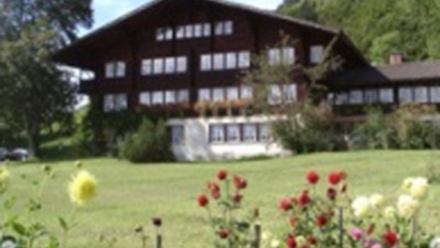 Das Inforama Berner Oberland in Hondrich ist das Kompetenzzentrum für Berglandwirtschaft. Der zugehörige Landwirtschaftsbetrieb bekommt einen neuen Pächter. (Bild zVg)