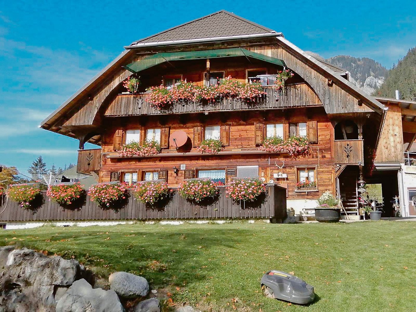 In vielen Bauernhäusern oder nahen Stöckli bestehen teils unentgeltliche Wohnrechte für die ältere Generation.(Symbolbild BauZ)