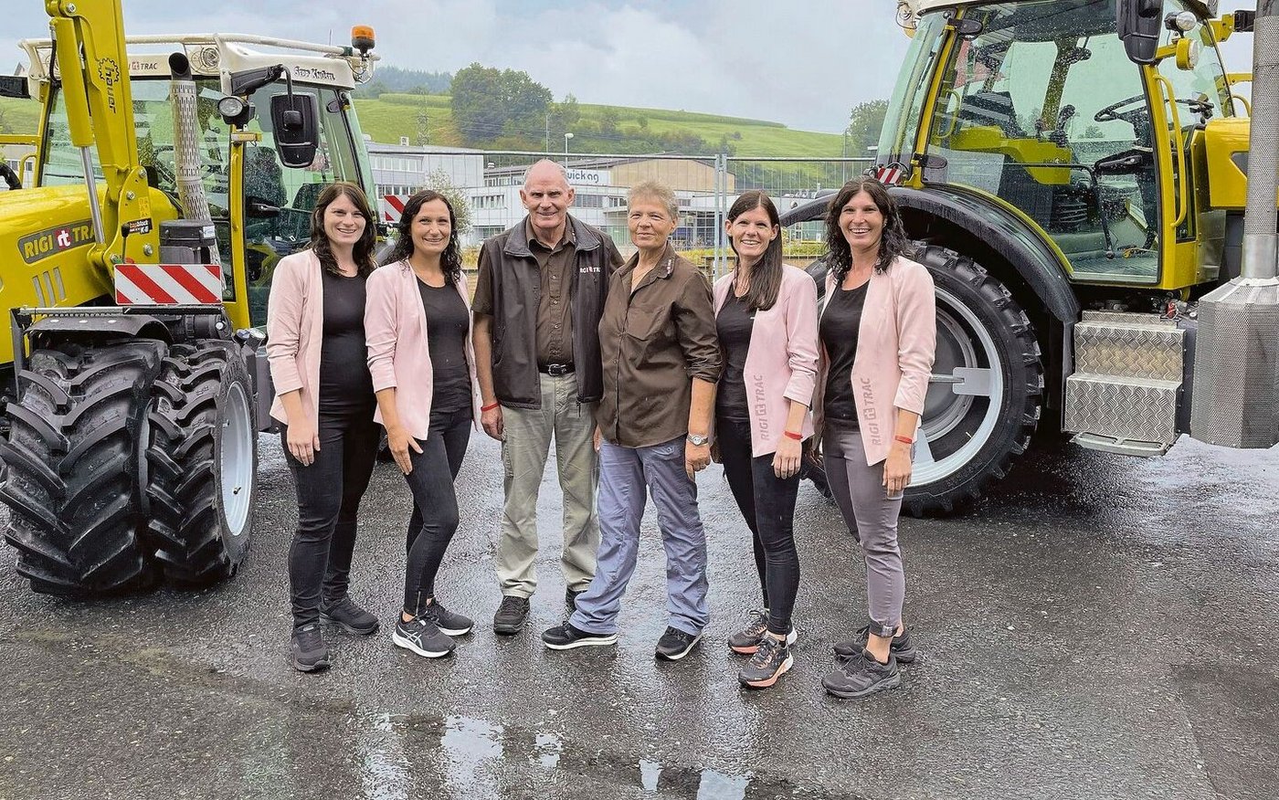 Das Familienunternehmen Sepp Knüsel AG: Ruth Durrer-Knüsel, Theres Beutler-Knüsel, Sepp und Marlis Knüsel, Doris Knüsel und Edith Winter-Knüsel (v. l.).