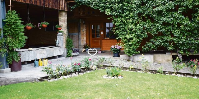 Hier in der Schürmatt in Uttigen BE, finden Klienten von Projekt Alp Strukturen, Halt und haben die Chance in der Abgelegenheit und Ruhe ein neues Leben aufzubauen. (Bild Daniela Joder)