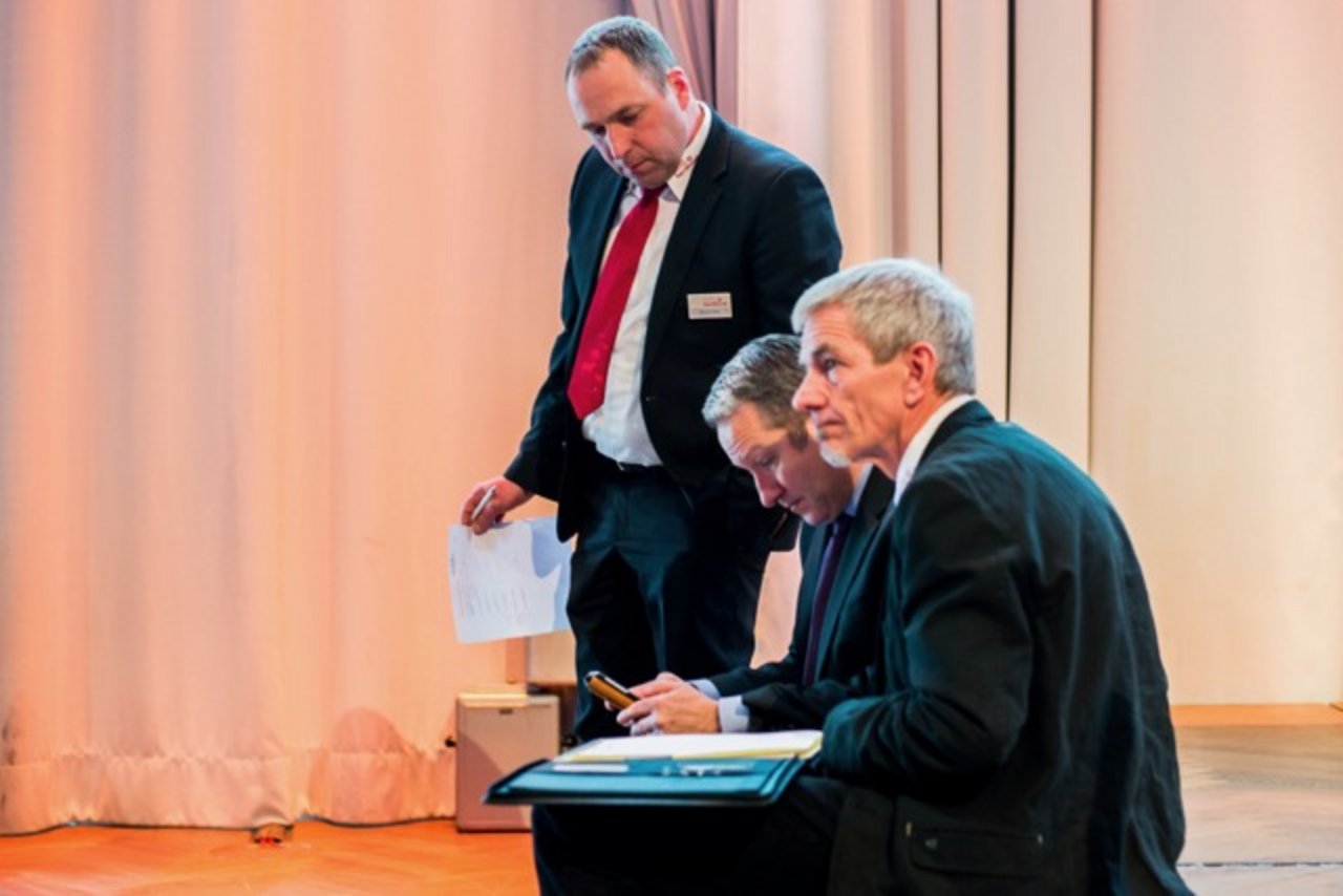 Markus Gerber realisiert, dass die Abstimmung wohl in einer Niederlage für den Swissherdbook-Vorstand enden wird. (Bild Hansjürg Jäger)