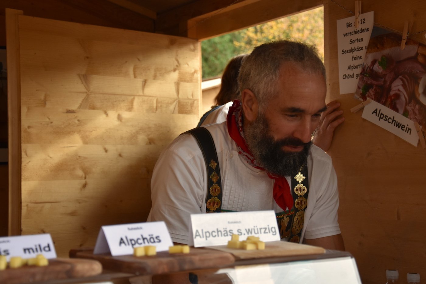 Die Käser präsentierten und vermarkteten, was sie im Sommer produziert haben. (Bild noe)