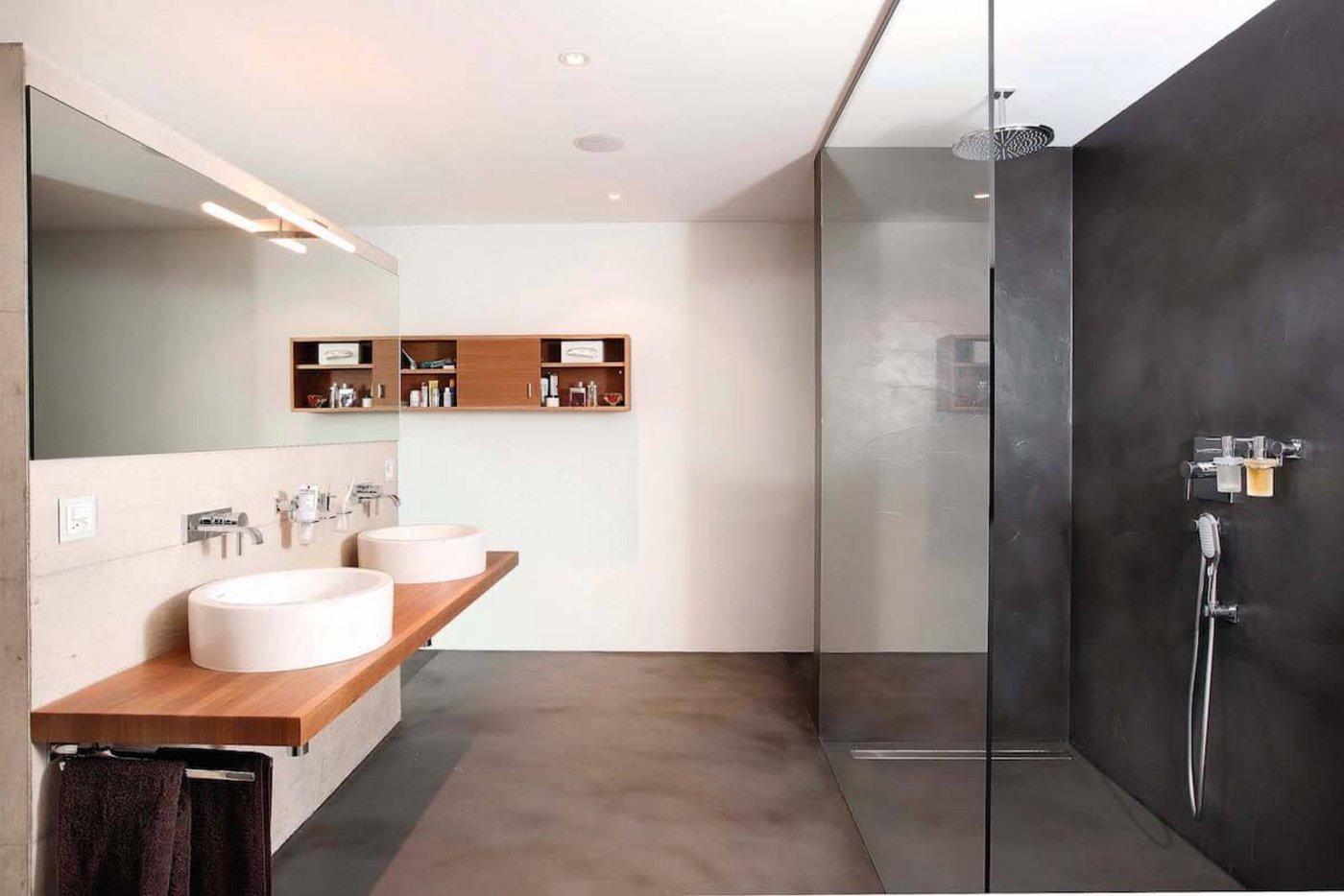 Dem hygienischen Naturofloor-Bodenbelag kann auch Feuchtigkeit nichts anhaben.  (Foto: Die Welt in Farbe, Winterthur)