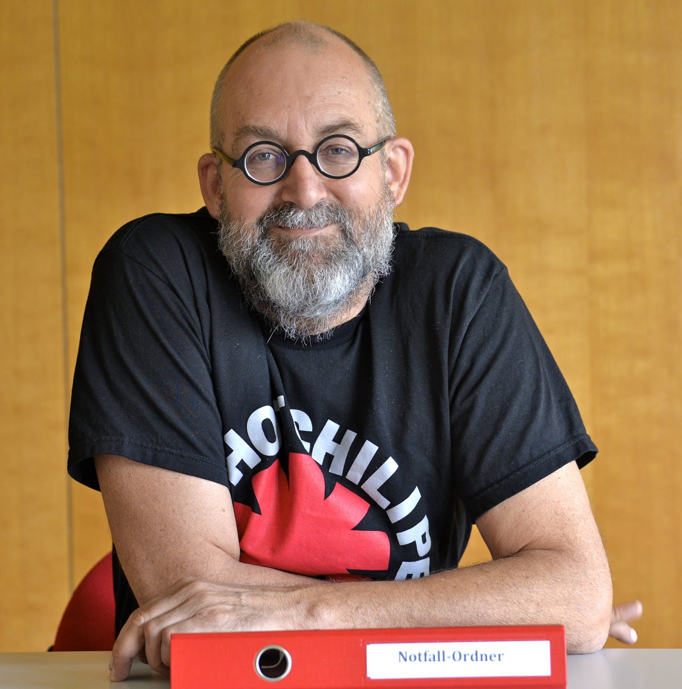 Ueli Straub von Agridea rät, alle wichtigen Daten in einem "Schlüsseldokument" zu sammeln, zum Beispiel in einem Notfall-Ordner.