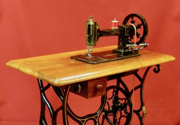 Ausflugtipp: Die älteste Nähmaschine der Schweiz Die Rebsamen Nr. 1 ist die älteste Nähmaschine der Schweiz. Zu bestaunen gibt es sie im Nähmaschinen-Museum in Dürnten ZH. (Bild zVg)