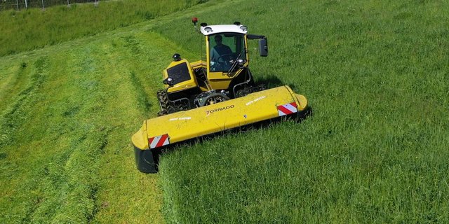 Der neue Rigitrac mit Kabinen-Hangausgleich bis 30 Grad. (Bild Rigitrac AG)