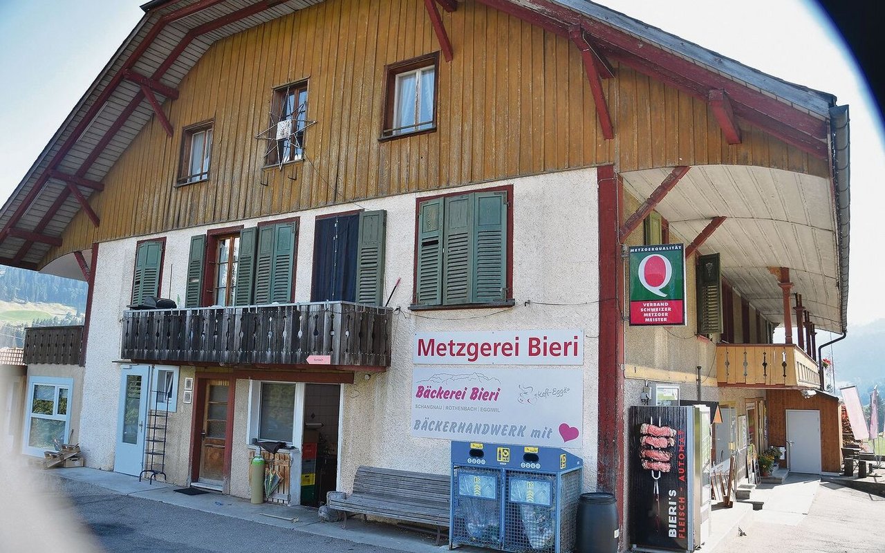 Die Metzgerei Bieri liegt mitten im Dorf Schangnau. Zur Kundschaft zählen Einheimische wie auch Auswärtige. 