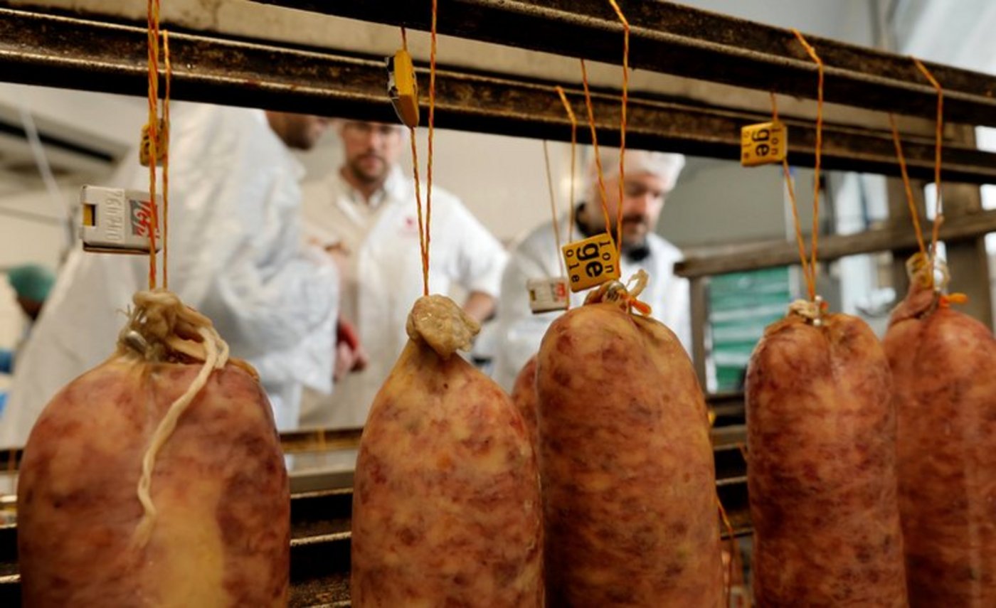 Heute werden pro Jahr zwischen 23 und 25 Tonnen Longeoles verkauft. (Bild lid/agir)