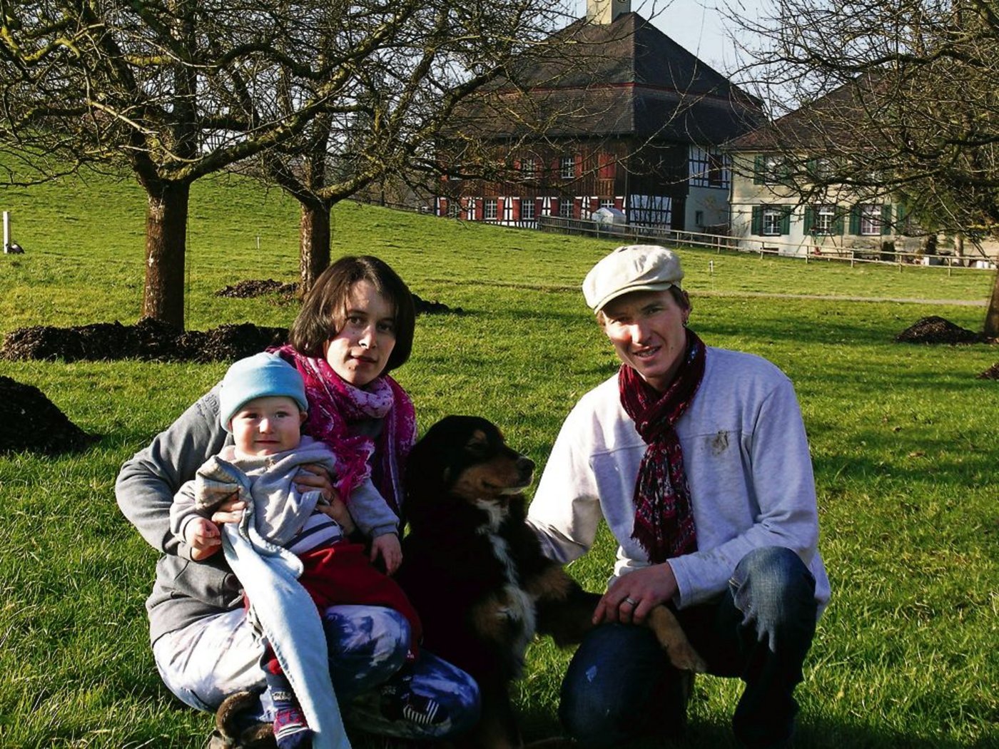 Debora und David Meister sind überzeugte Bioproduzenten und sehen die Teilnahme bei den «Facebook-Bauern» als beste Werbung und Imagepflege für die (Bio-)Landwirtschaft. (Bild: Isabelle Schwander)