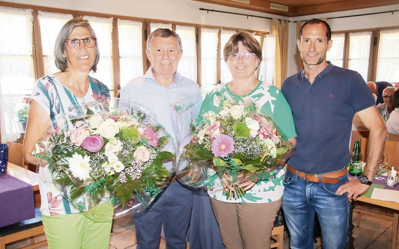ZLK-Präsident Ernst Stocker verabschiedet Edith Brüngger (l.) und Elisabeth Pflugshaupt (2. v. r.). Neu dabei ist Christian Baer (r.).