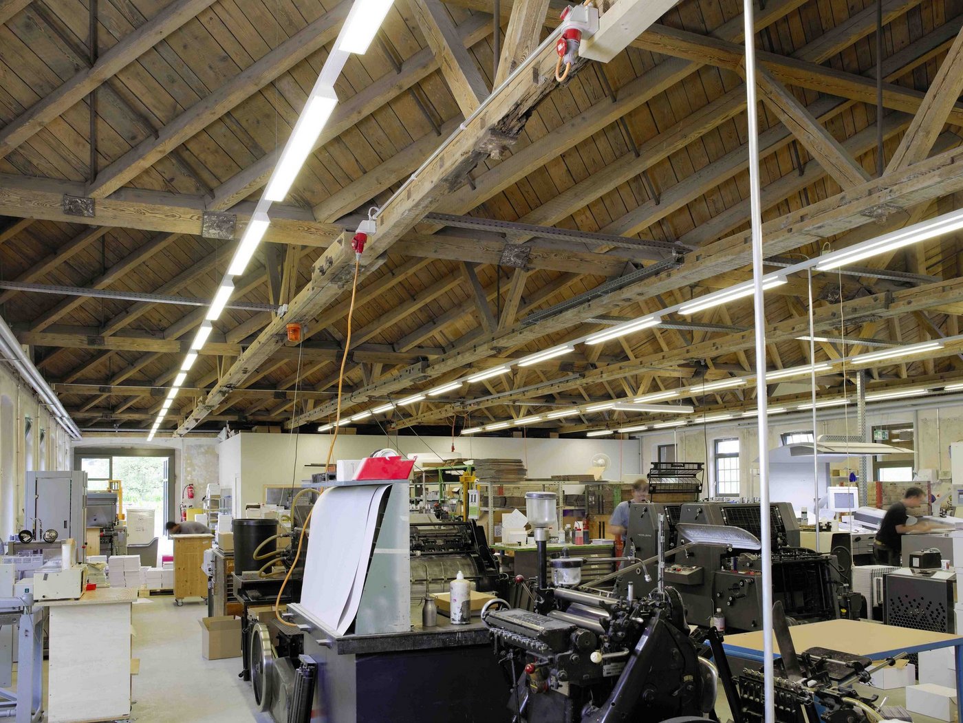 In der ehemaligen Scheune ist heute eine Druckerei eingemietet (Bilder zVg)