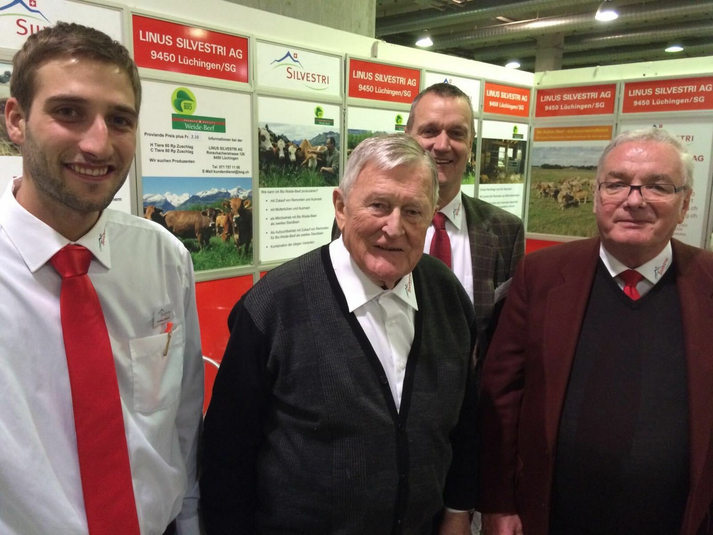 Die Viehhandels-Dynastie Silvestri mit Linus Senior und Junior in der Mitte sowie Christian Obrecht und (links) und Jakob Spring.