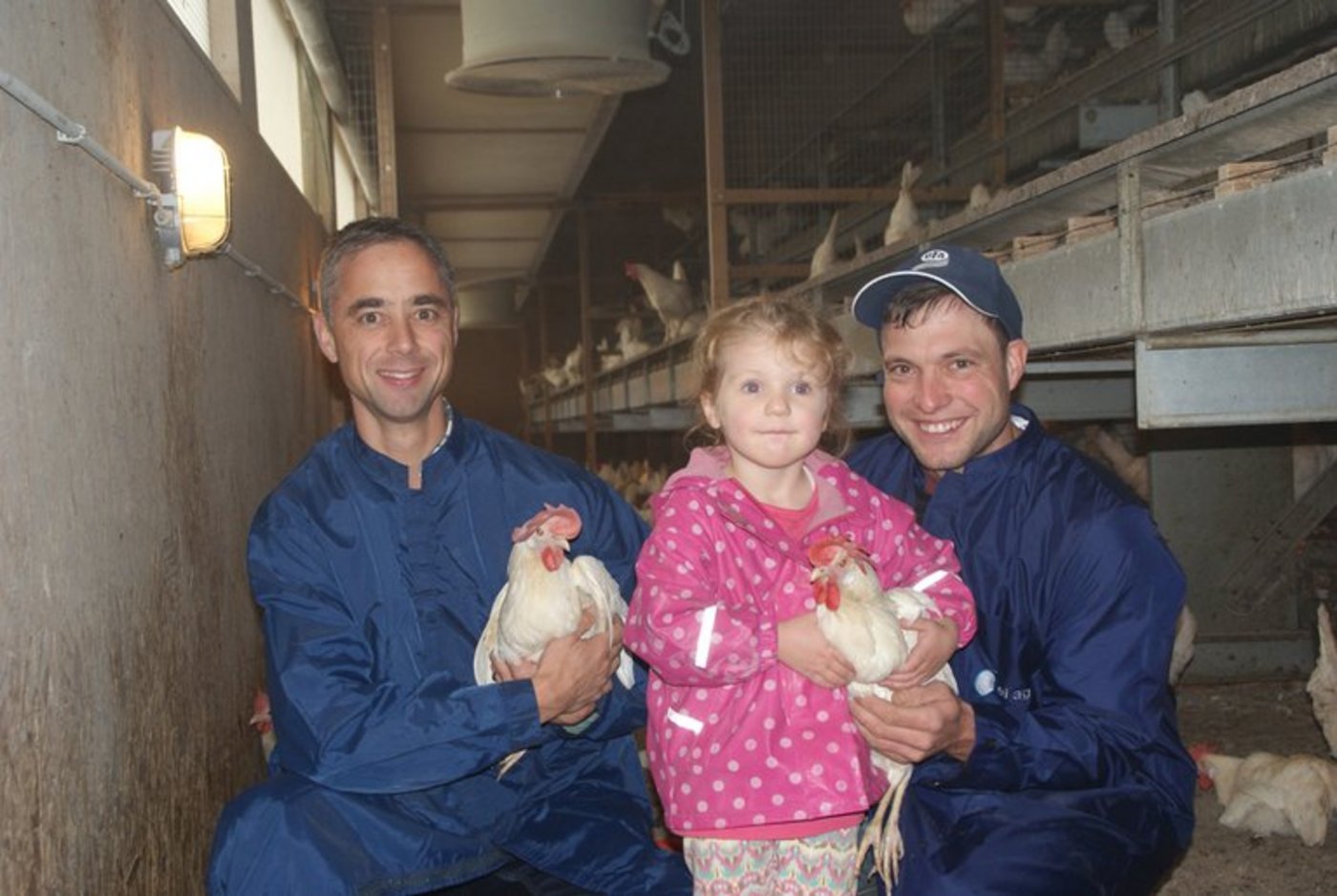 Stephan Ryffel von der Landi (l.) mit Andreas Fässler und dessen Tochter Malin. (Bilder Michael Götz)