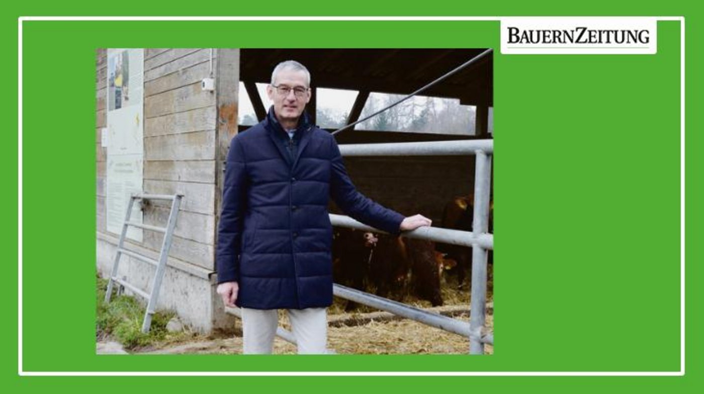 Hanspeter Keller bei den Mastochsen: Der neue Leiter des Tannenhofs züchtete selbst lange Schweine. (Bild jw)