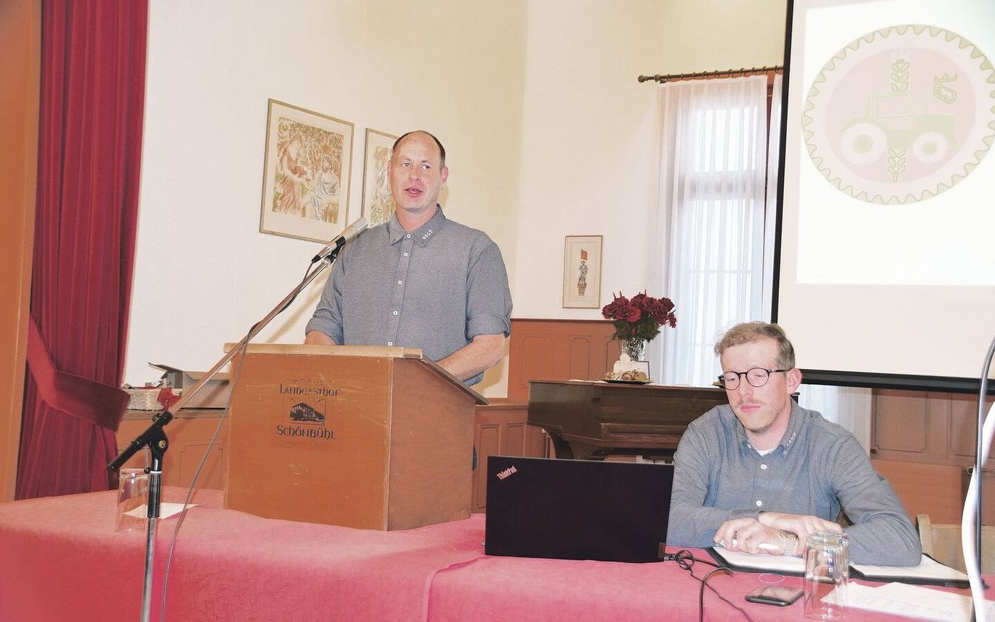 Urs Schneeberger (links), Präsident des Verbands Bernischer Landtechnik (BVLT), und der Geschäftsführer Matthias Ramseyer anlässlich der Generalversammlung.