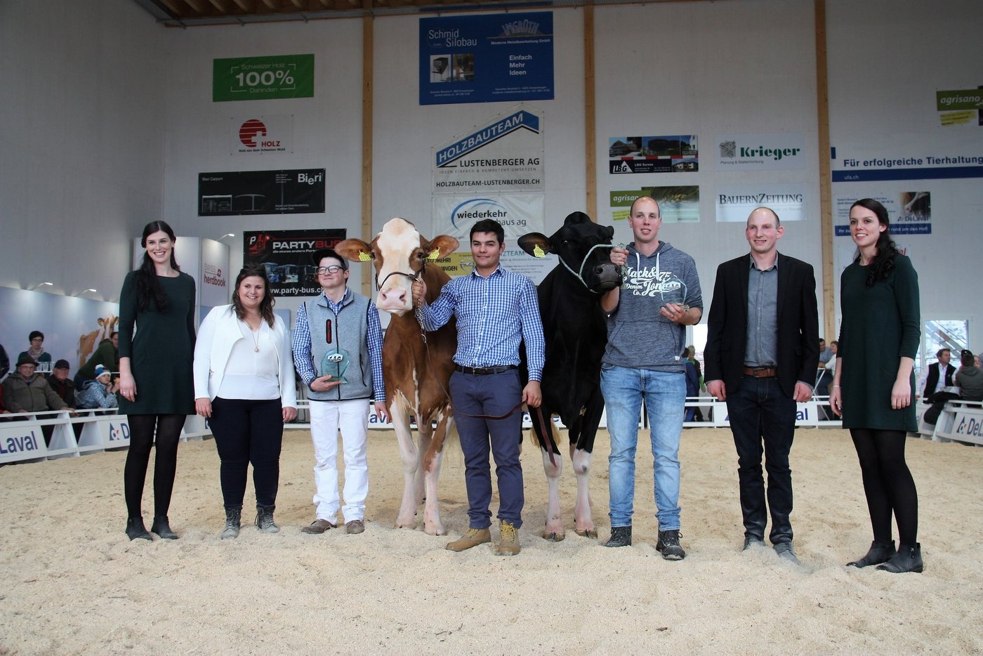 Championne Red Holstein/Holstein Bella (links) von Anton Felder, Marbach und Vize-Championne Denise von BZG Steiner + Stöckli/Raphael Steiger, Dagmersellen. (Bilder Josef Christen)