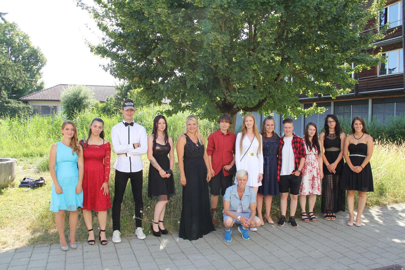 Die neu diplomierten Pferdewartinnen und Pferdewarte EBA. 