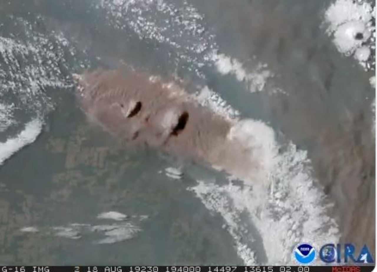 Satelliten-Aufnahme von Bränden am 18. August. (National Oceanic and Atmospheric Administration NOAA)