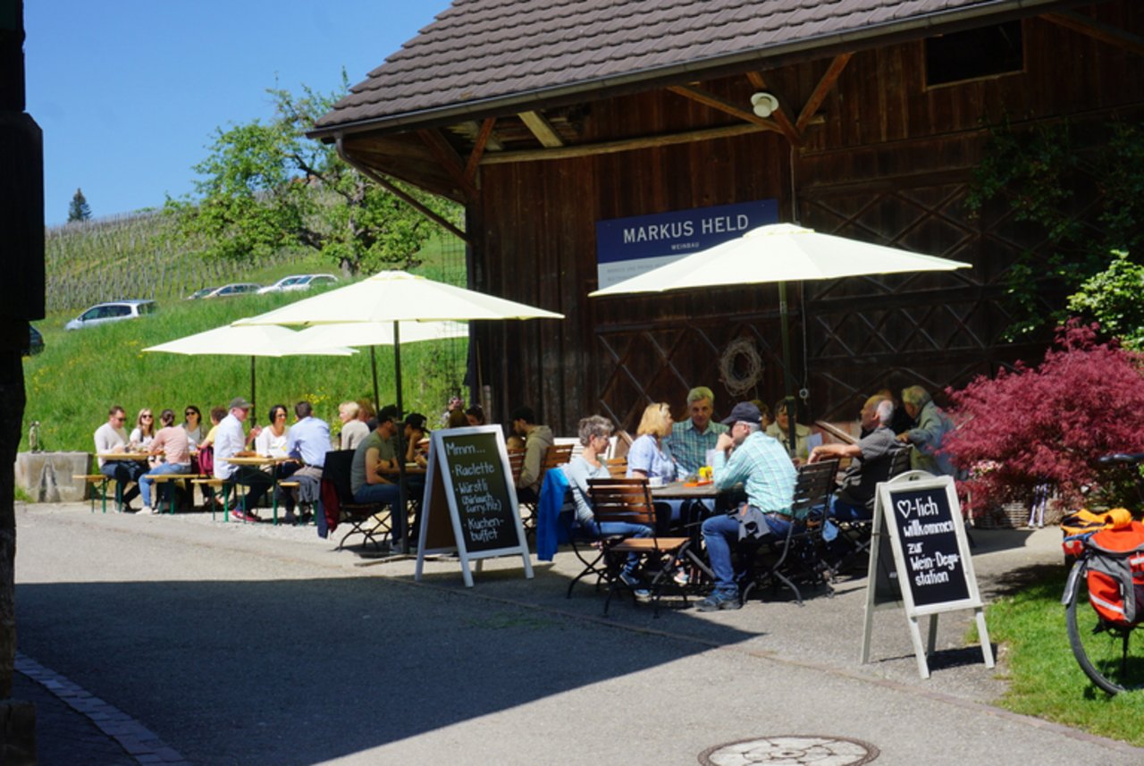 Auch regionales Essen wurde zum regionalen Wein angeboten. (Bild Agro Marketing Thurgau)