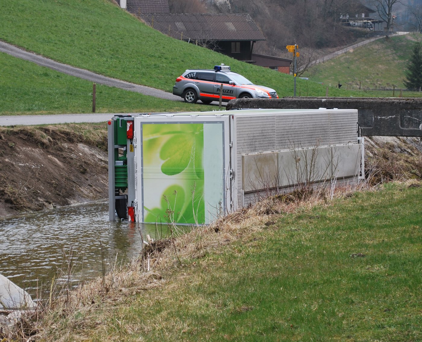 Der Chaffeur blieb unverletzt. 