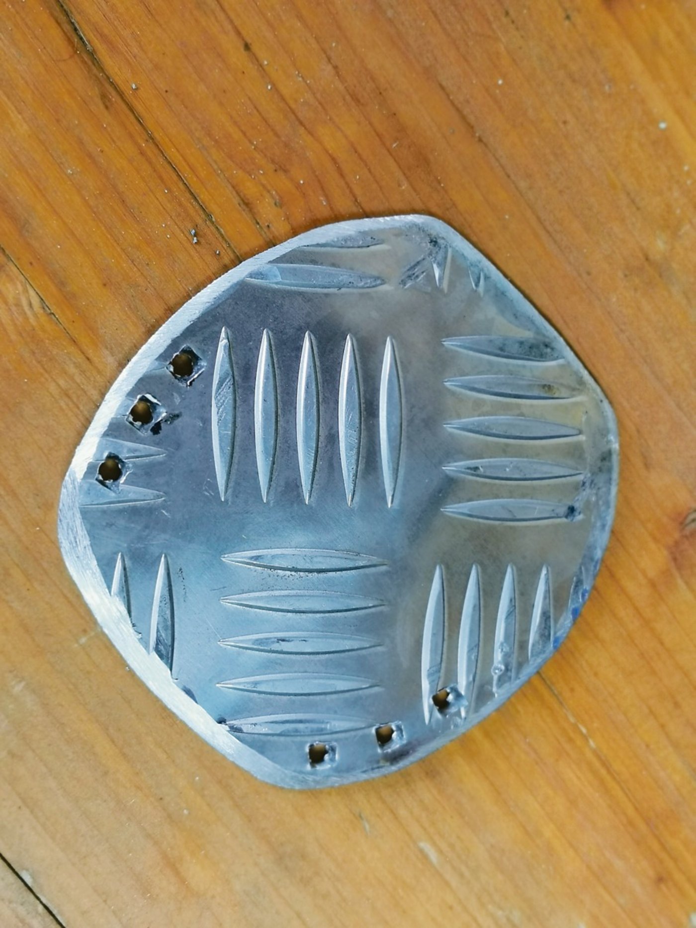 Das Egg-Plate-Eisen vor dem Anbringen an den Huf.