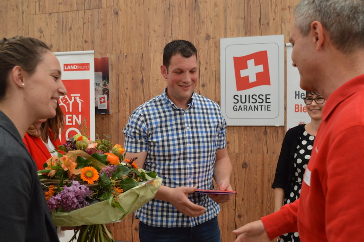 Sandra und René Eigenmann freuen sich über die Prämierung.