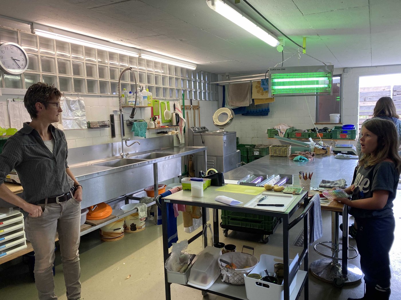 Wie der Verarbeitungs- ist auch der Rüstraum im ehemaligen Gustistall eingerichtet. 