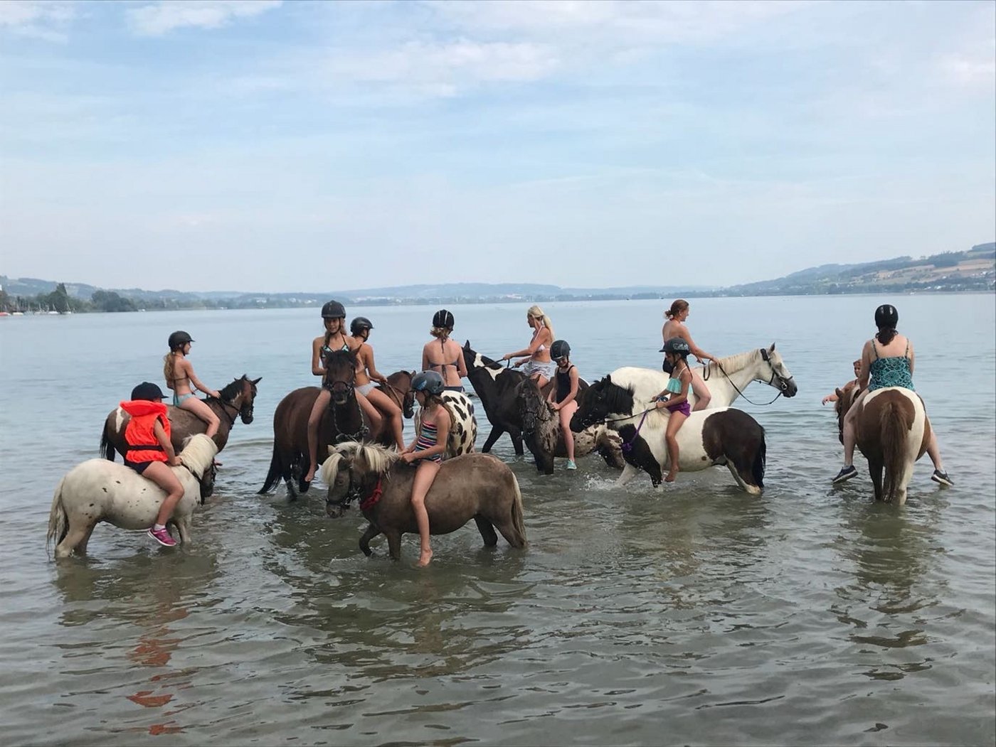 Die Rossbadi ist im Sommer ein beliebter Platz für Pferde und Reiterinnen. (Bild Sarah Forster)