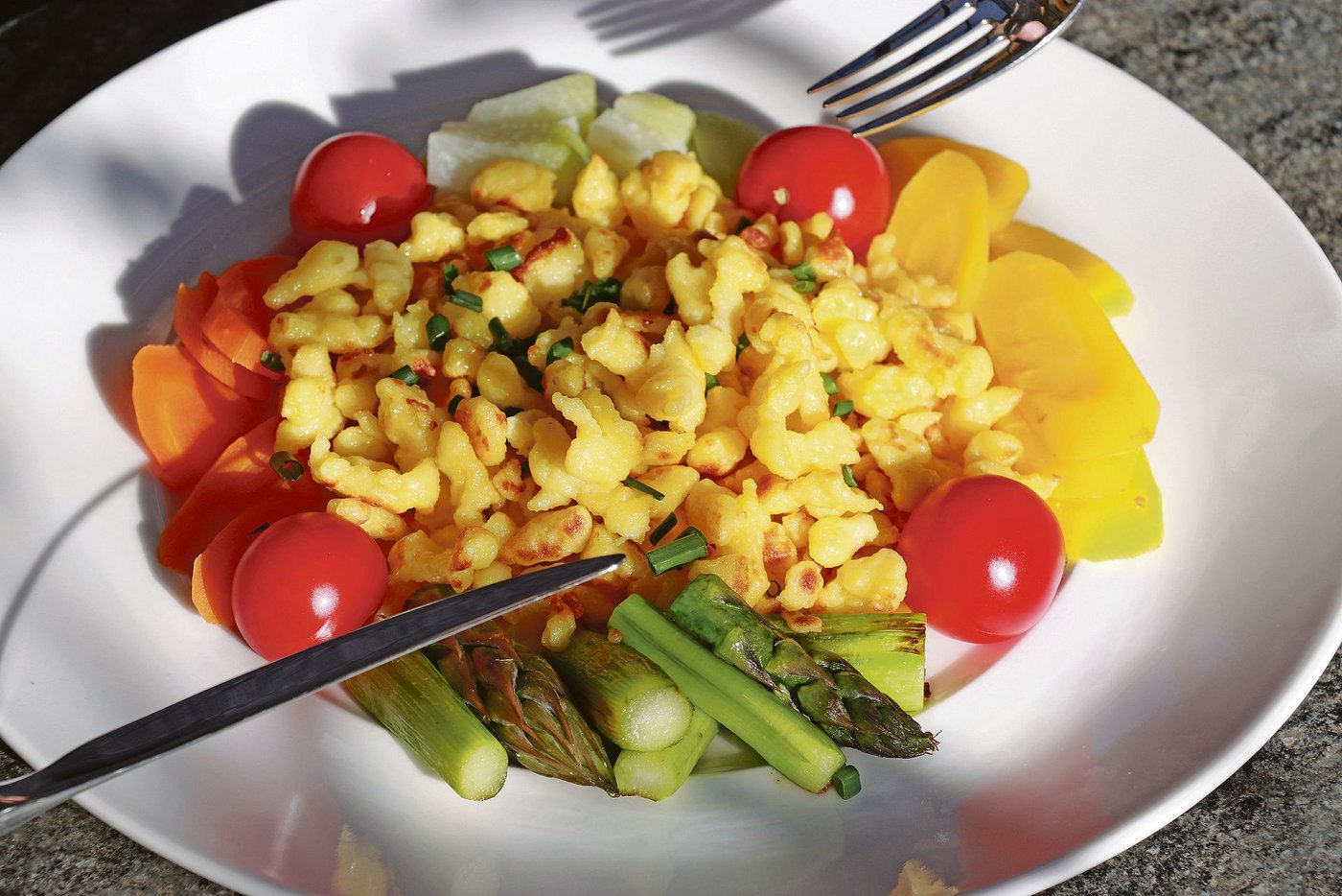 Knöpfli sind sehr variabel, passen in jede Saison und lassen sich auch gut vorbereiten. (Bild Ruth Aerni)