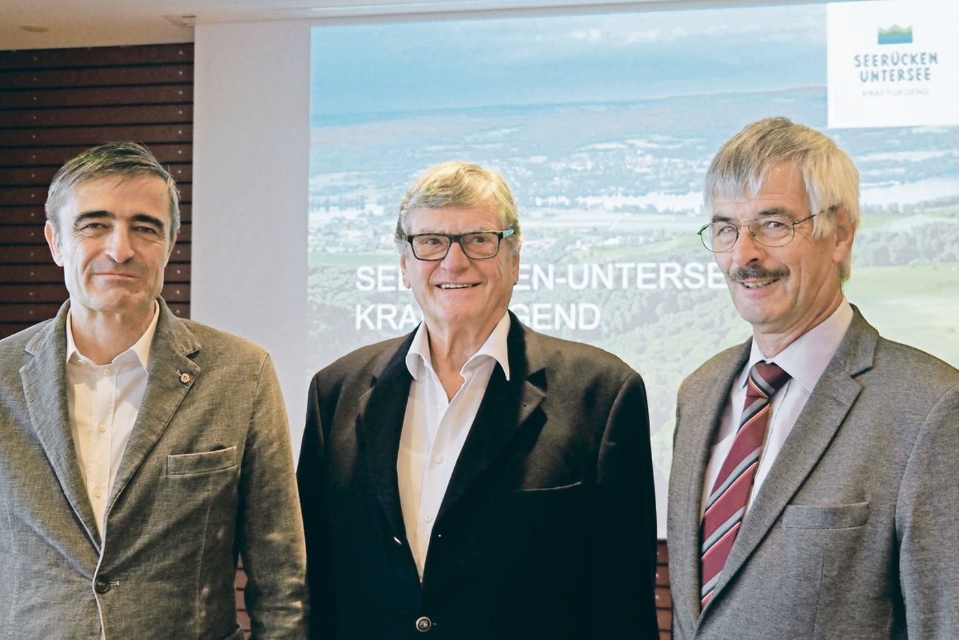 Thomas Harder, Roman Ochsner und Roland Werner (v. l. n. r.) sind die treibenden Kräfte hinter dem Label «Kraftgegend Seerücken-Untersee».(Bild Christian Weber)